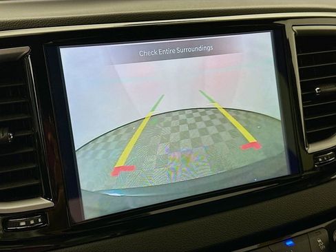 Certified 2025 Chrysler Pacifica Select image 21