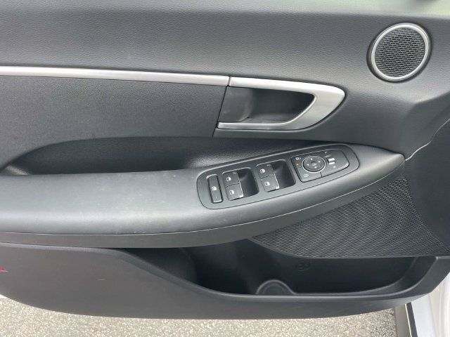 Certified 2025 Hyundai Sonata SE FWD image 17