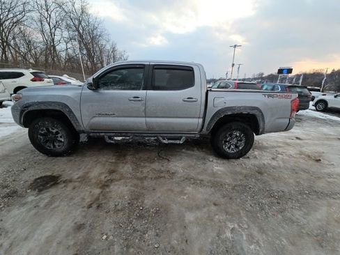 Used 2016 Toyota Tacoma TRD Off-Road w/ Premium & Technology Package image 6