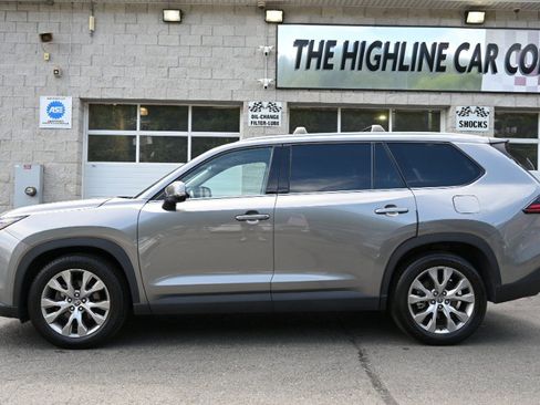 Used 2025 Toyota Grand Highlander AWD Hybrid image 5