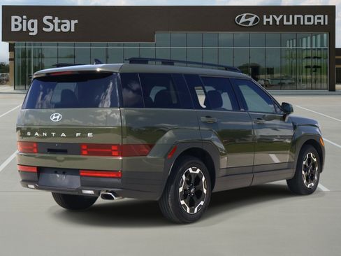 Used 2025 Hyundai Santa Fe SEL FWD image 4