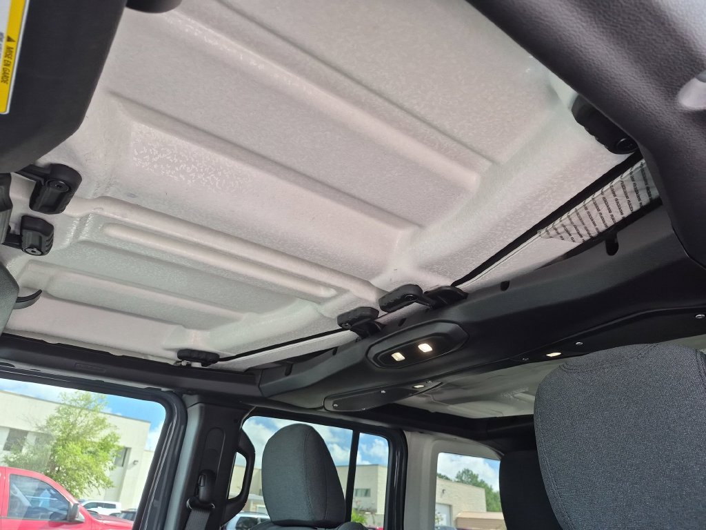 Used 2026 Jeep Wrangler Unlimited Sahara AWD/4WD image 18