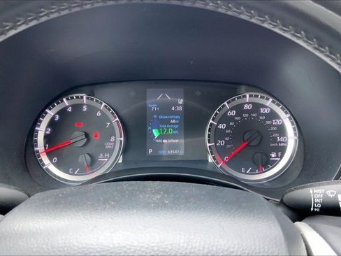 Used 2022 Toyota Highlander LE AWD/4WD image 20