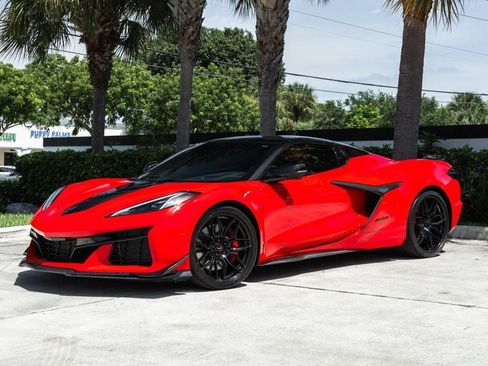 Used 2023 Chevrolet Corvette Z06 RWD image 2