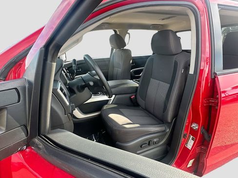 Used 2020 Nissan Titan SV w/ SV Convenience Package image 20