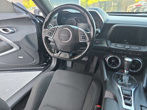 Used 2022 Chevrolet Camaro LT w/ Technology Package RWD image 9