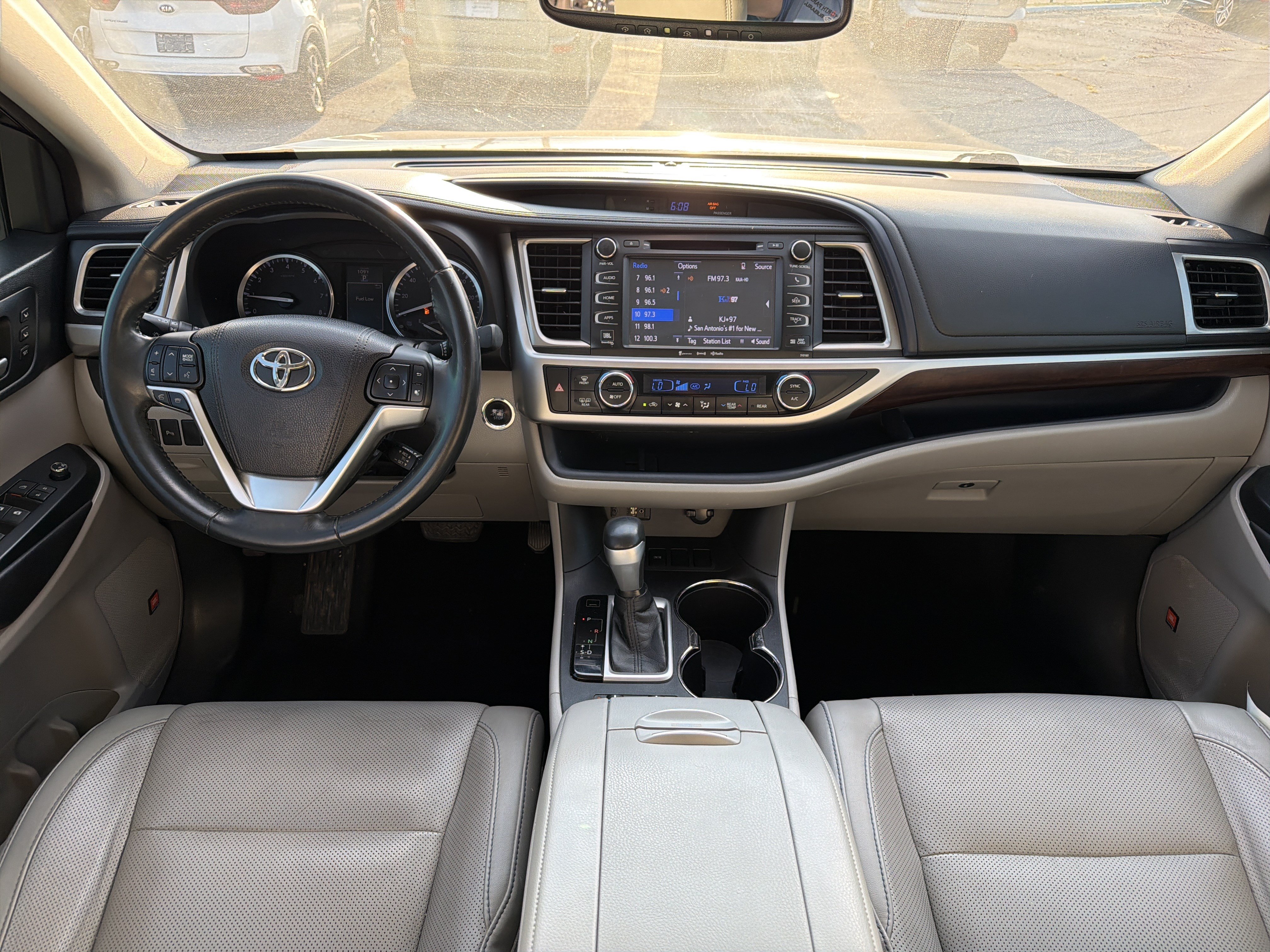 Used 2016 Toyota Highlander Limited FWD image 10