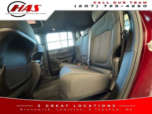 Used 2025 Jeep Grand Cherokee Laredo X w/ Trailer Tow Package image 11