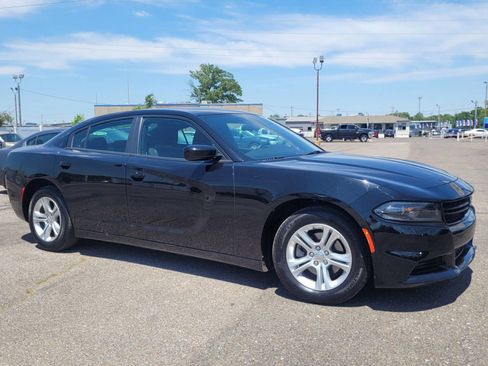 Used 2022 Dodge Charger SXT RWD image 5