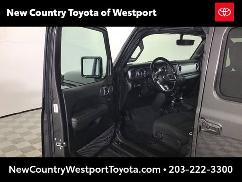 Used 2021 Jeep Wrangler Unlimited Sahara image 10