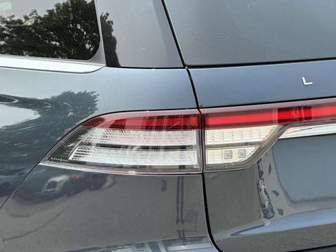 Certified 2022 Lincoln Aviator Reserve w/ Equipment Group 201A image 9