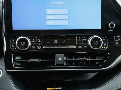 Used 2024 Toyota Highlander Limited image 23