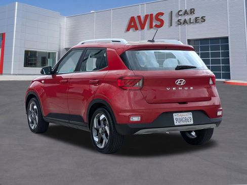 Used 2025 Hyundai Venue SEL FWD image 9