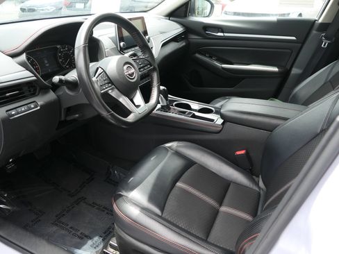 Used 2024 Nissan Altima 2.5 SR FWD image 12