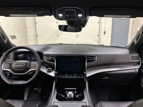 Used 2024 Jeep Wagoneer Series II w/ Convenience Group I AWD/4WD image 20