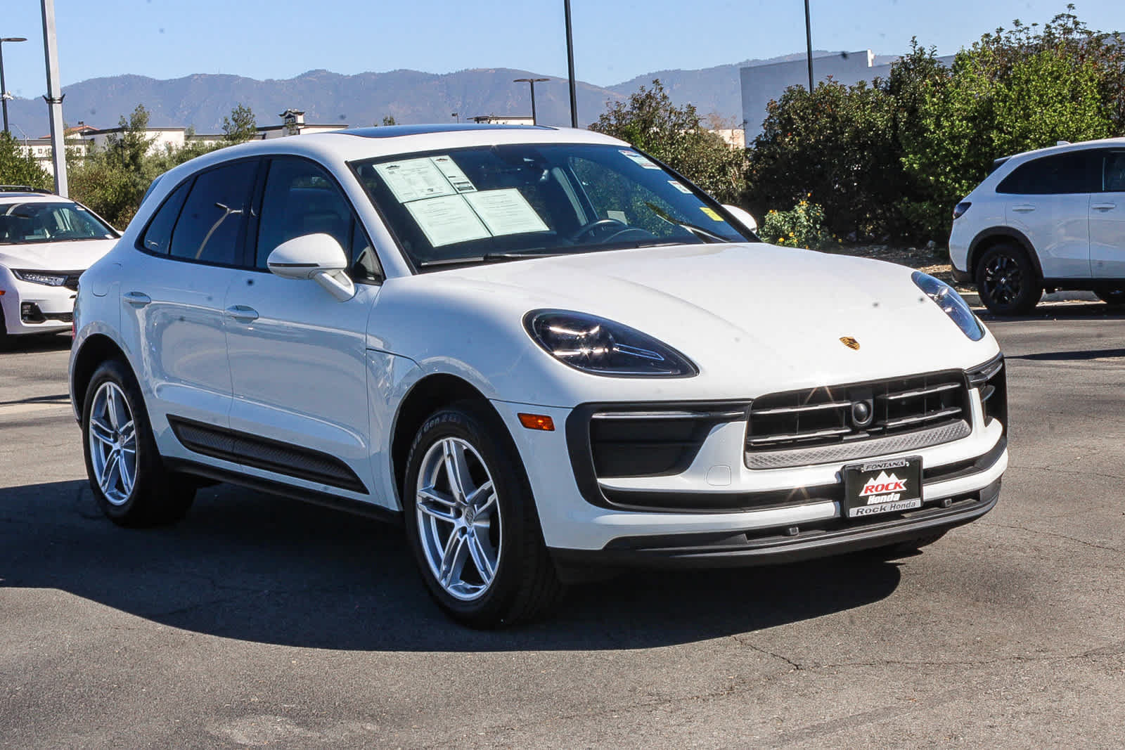 Used 2024 Porsche Macan AWD/4WD image 3