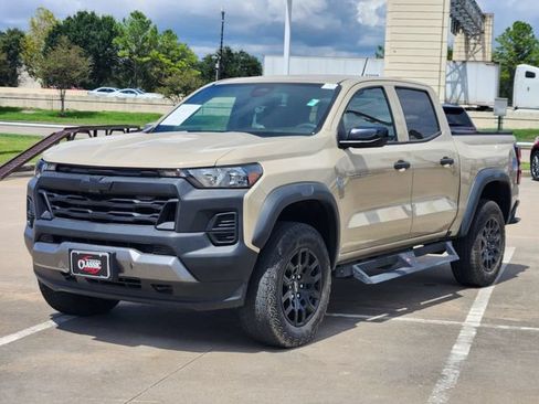 Used 2023 Chevrolet Colorado Trail Boss w/ Advanced Trailering Package AWD/4WD image 3