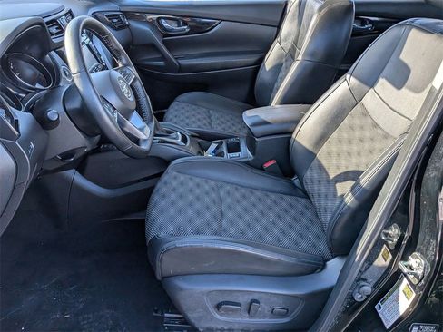 Used 2022 Nissan Rogue Sport SV w/ Technology Package image 11