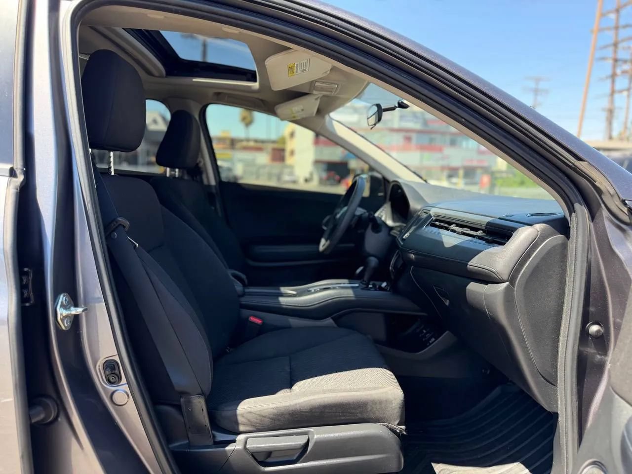 Used 2018 Honda HR-V EX image 36
