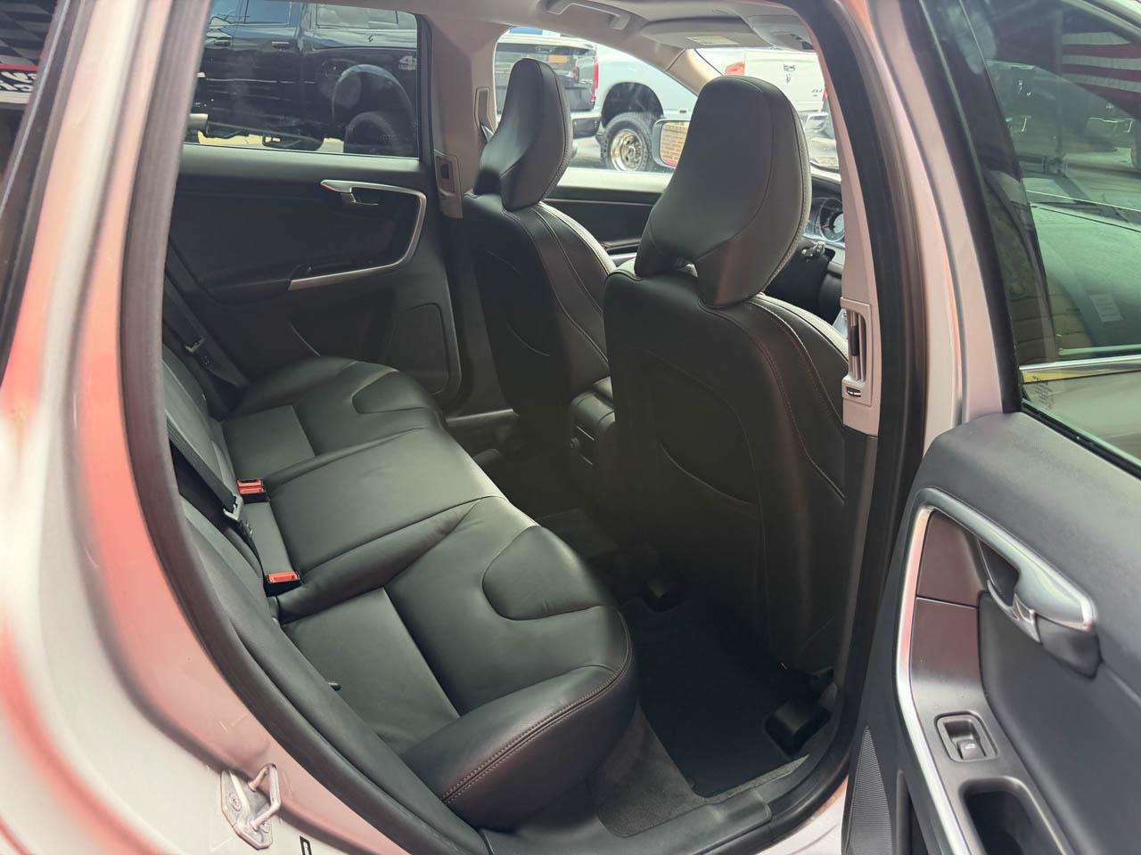Used 2017 Volvo XC60 T5 Dynamic w/ Protection Package AWD/4WD image 18