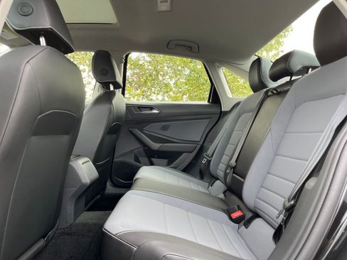 Used 2025 Volkswagen Jetta SE image 25