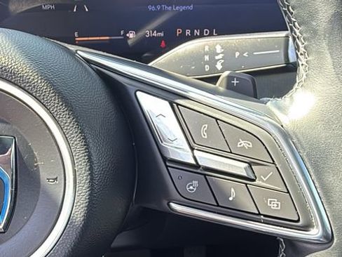 Used 2025 Buick Enclave Preferred image 18