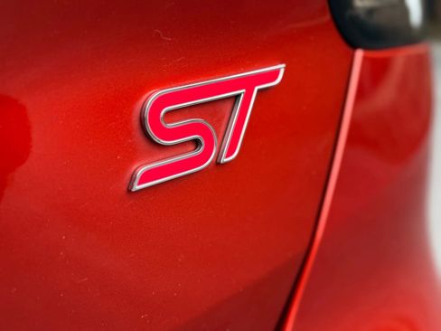 Used 2018 Ford Focus ST w/ Equipment Group 402A image 25