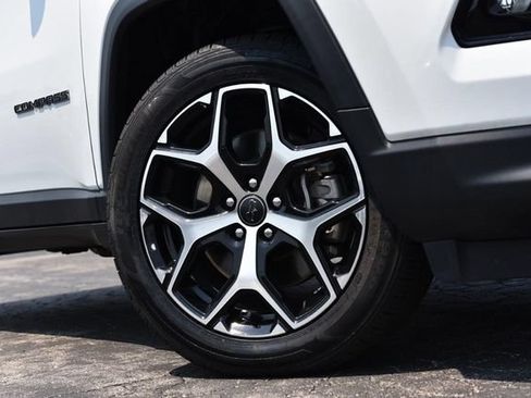 Used 2025 Jeep Compass Limited AWD/4WD image 3