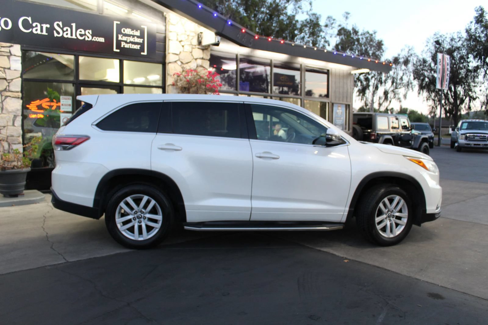 Used 2016 Toyota Highlander LE FWD image 6