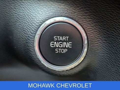 Used 2022 Volvo XC40 T5 R-Design w/ Climate Package AWD/4WD image 18