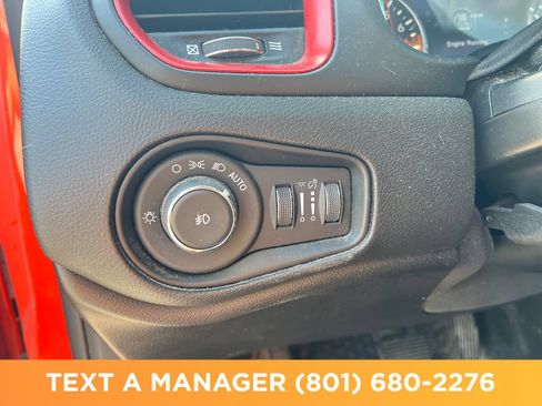 Used 2017 Jeep Renegade Trailhawk w/ Popular Equipment Group AWD/4WD image 25