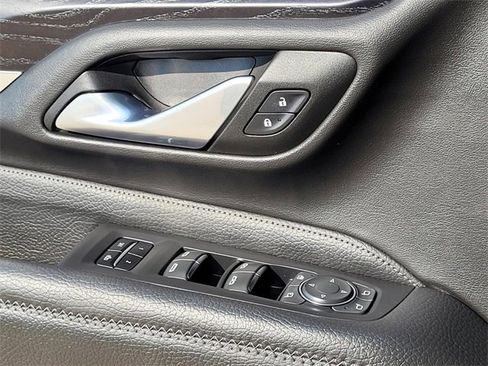 Used 2023 GMC Yukon Denali image 16
