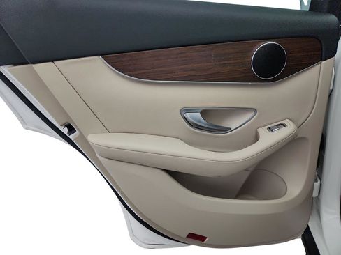 Used 2022 Mercedes-Benz GLC 300 4MATIC image 23