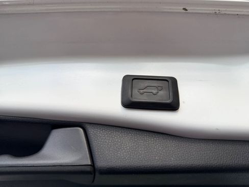 Used 2021 Toyota RAV4 XLE image 12