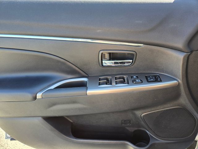 Used 2025 Mitsubishi Outlander Sport SE AWD/4WD image 32