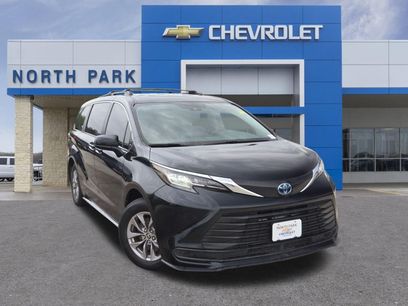 Used 2022 Toyota Sienna LE