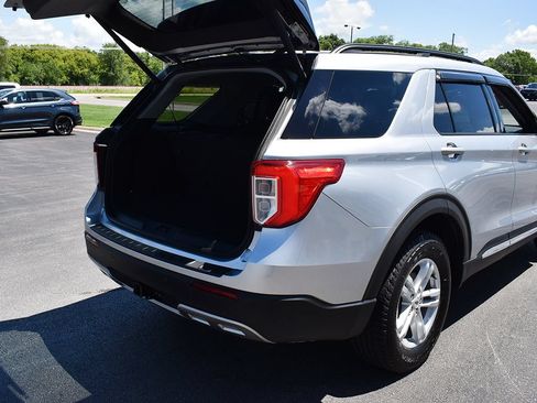 Used 2022 Ford Explorer XLT w/ Equipment Group 202A AWD/4WD image 29