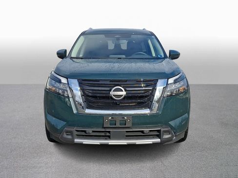 Used 2025 Nissan Pathfinder SL AWD/4WD image 2