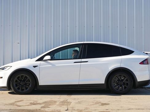 Used 2022 Tesla Model X image 9