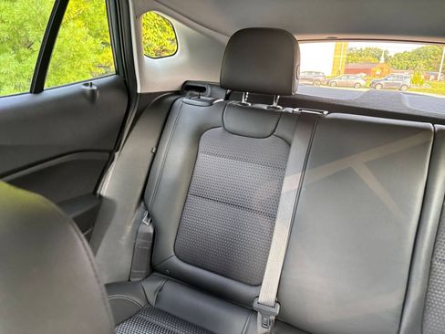 Used 2025 Chevrolet Trax LT w/ LT Convenience Package FWD image 39
