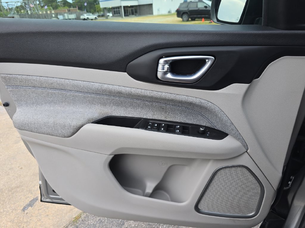 Used 2022 Jeep Compass Latitude FWD image 23