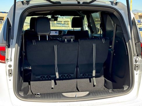 New 2026 Chrysler Pacifica Select image 23