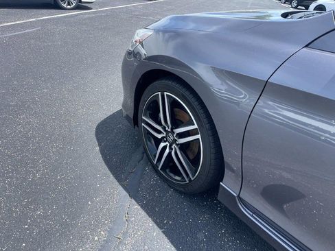 Used 2017 Honda Accord Touring image 5