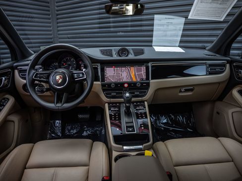 Certified 2026 Porsche Macan AWD/4WD image 11