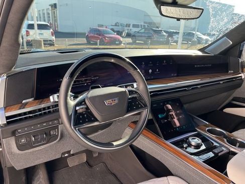 Used 2025 Cadillac Escalade Sport Platinum w/ LPO, ONYX Package image 15
