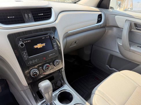 Used 2017 Chevrolet Traverse LT image 17