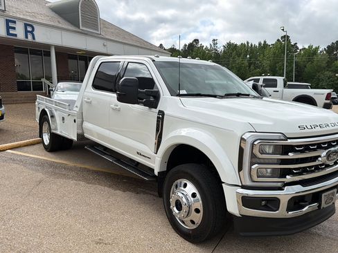 New 2026 Ford F550 4x4 Crew Cab Super Duty image 2