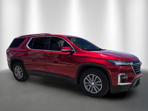 Used 2023 Chevrolet Traverse LT FWD image 2