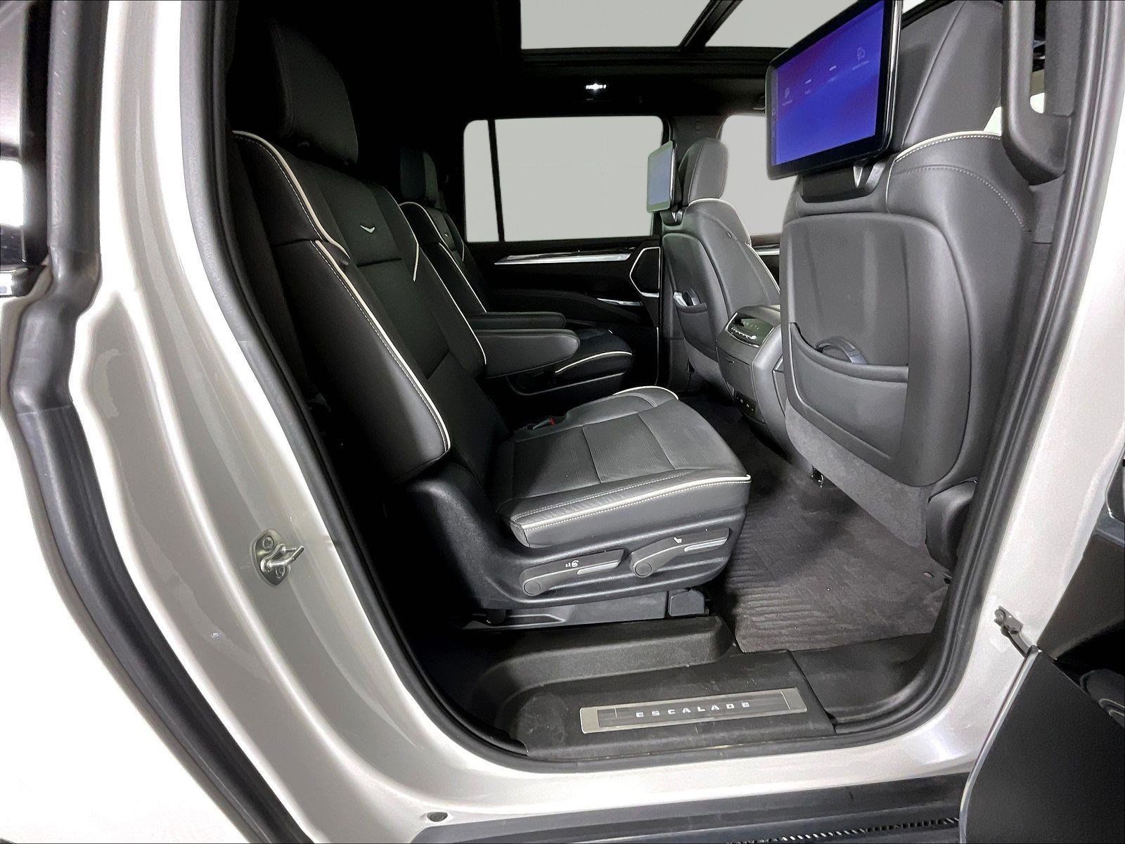 Used 2025 Cadillac Escalade ESV Premium Luxury w/ Touring Package AWD/4WD image 25