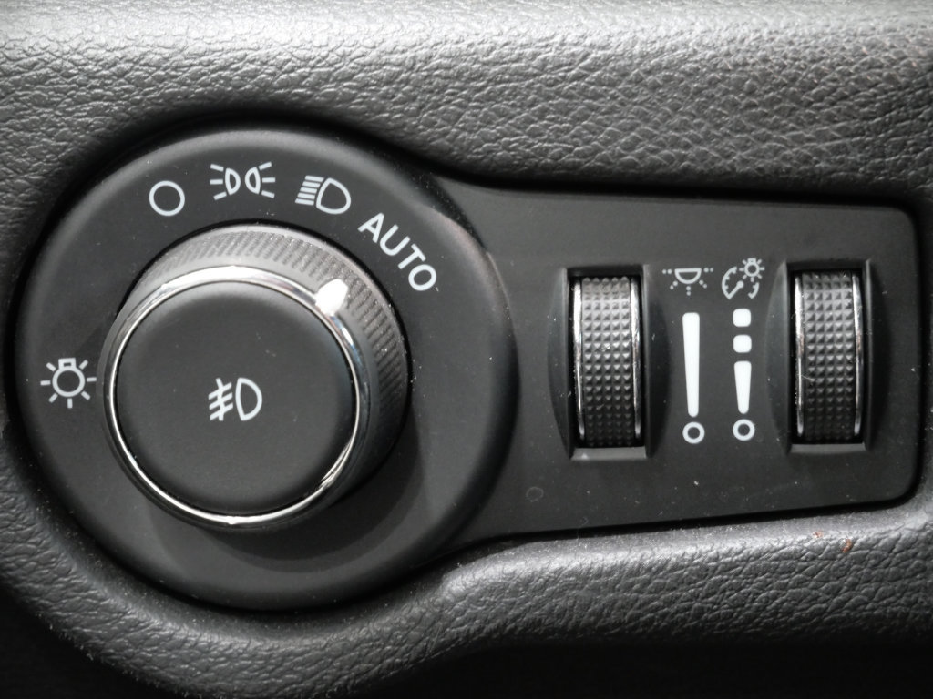 Used 2024 Chrysler Pacifica Limited w/ S Appearance Package FWD image 14